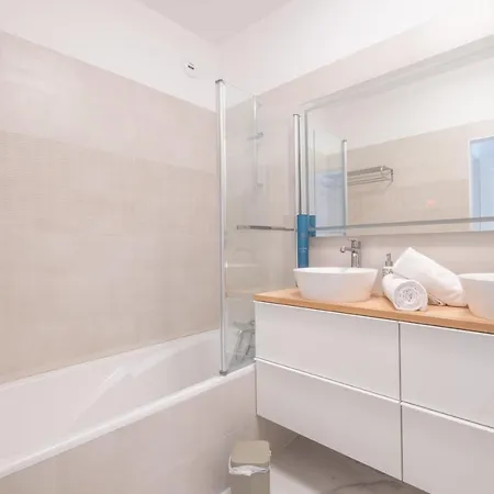 Rare! Exquisite 2-bd Facing The Sea 公寓 *