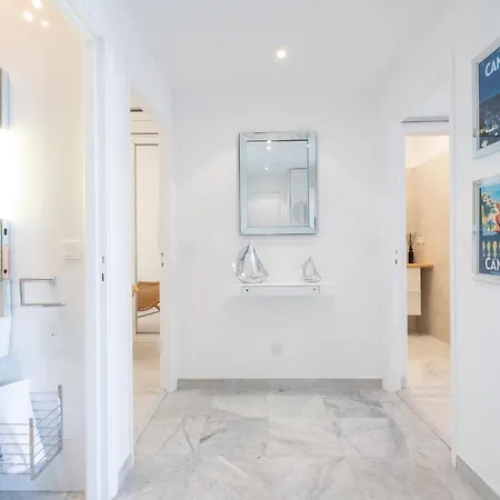Rare! Exquisite 2-bd Facing The Sea
