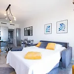 Rare! Exquisite 2-bd Facing The Sea شقة