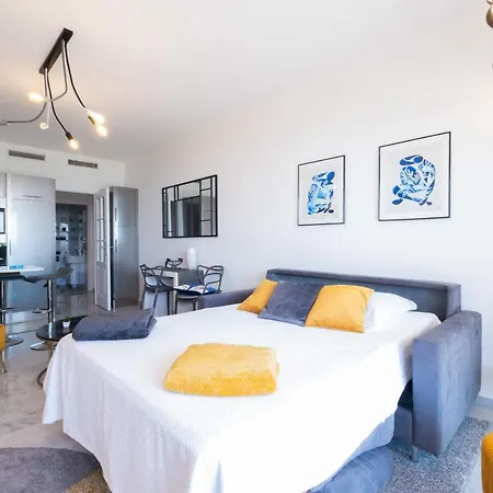 Rare! Exquisite 2-bd Facing The Sea Apartment
