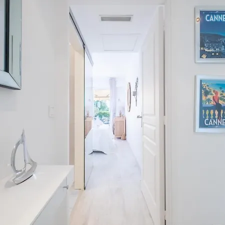 Apartment Rare! Exquisite 2-bd Facing The Sea