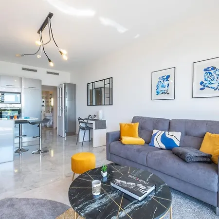 Rare! Exquisite 2-bd Facing The Sea Apartment *