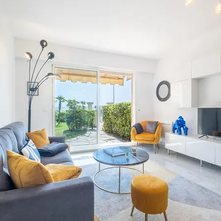 Apartment Rare! Exquisite 2-bd Facing The Sea