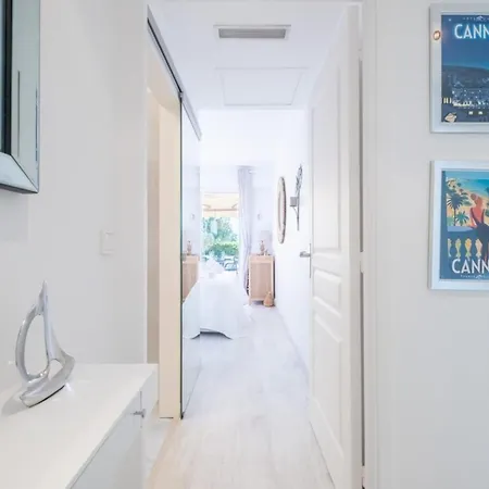 Rare! Exquisite 2-bd Facing The Sea