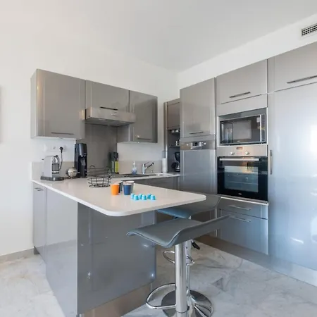 Rare! Exquisite 2-bd Facing The Sea *