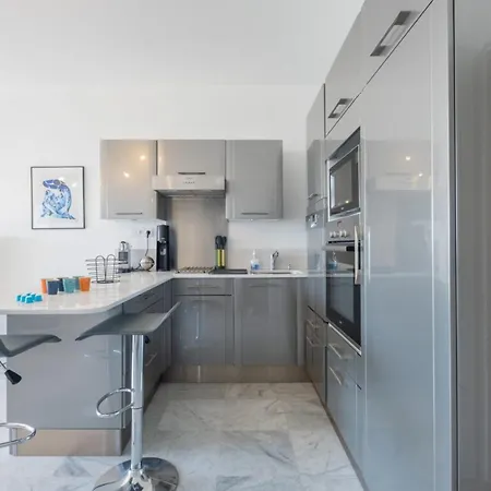 Rare! Exquisite 2-bd Facing The Sea Apartment *