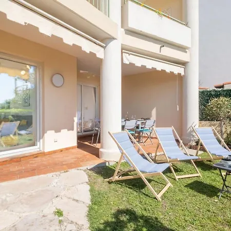 Apartment Rare! Exquisite 2-bd Facing The Sea