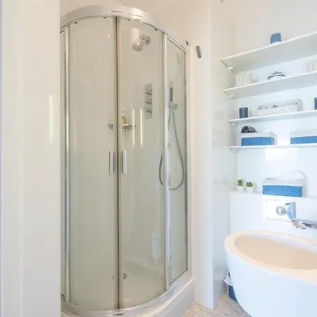 Rare! Exquisite 2-bd Facing The Sea Daire *