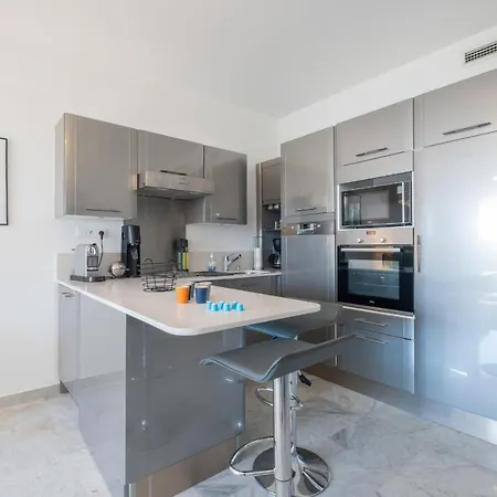 Rare! Exquisite 2-bd Facing The Sea Διαμέρισμα *