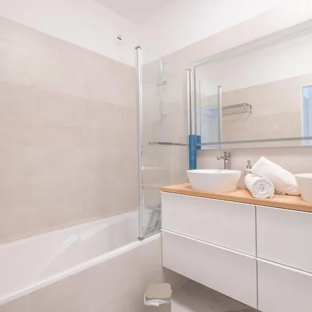 Rare! Exquisite 2-bd Facing The Sea Διαμέρισμα Κάννες